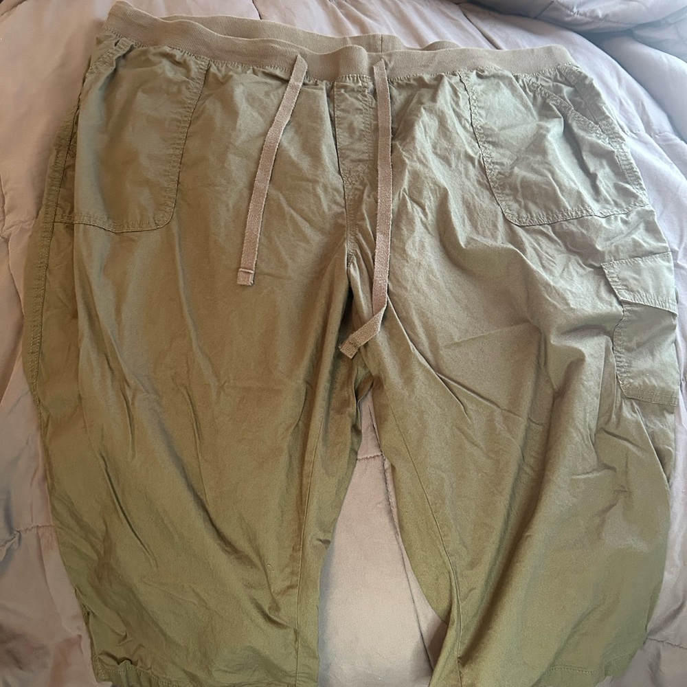 Olive capri